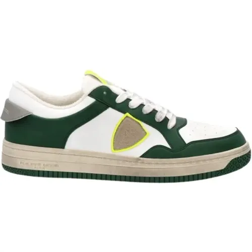 White & Green Lyon Low Top Sneakers , male, Sizes: 6 UK, 7 UK, 10 UK, 8 UK - Philippe Model - Modalova