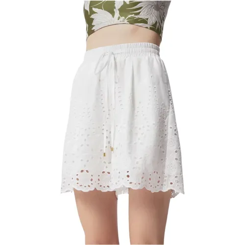 Bestickte Weiße Sommer Shorts , Damen, Größe: S - Bizuu - Modalova