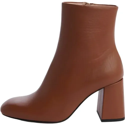 Camel Leather Flat Shoes , female, Sizes: 6 UK, 3 UK, 5 UK, 8 UK - Souliers Martinez - Modalova