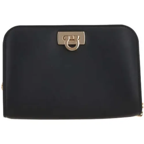 Smooth Leather Clutch with Gold Hardware and Removable Chain Strap , female, Sizes: ONE SIZE - Salvatore Ferragamo - Modalova
