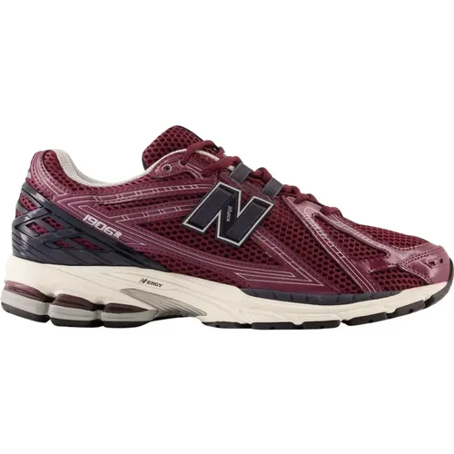 Limitierte Auflage Burgundy Black Sneaker , Herren, Größe: 44 EU - New Balance - Modalova