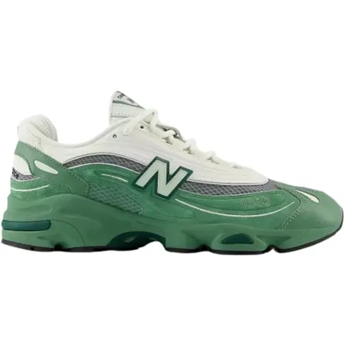 Retro Futuristic Sneaker , male, Sizes: 8 UK, 7 1/2 UK, 9 UK, 10 UK, 8 1/2 UK - New Balance - Modalova