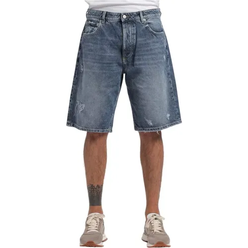 Denim Bermuda Shorts with Medium Wash and Distressed Details , male, Sizes: W35, W30, W33, W32, W31, W29 - Icon Denim - Modalova