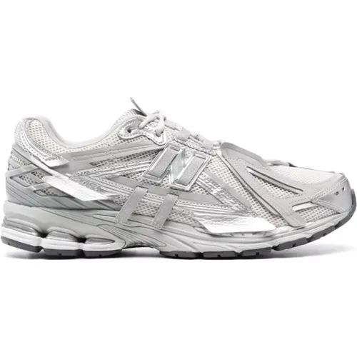 Grey Mesh Sneakers Metallic Finish Design , male, Sizes: 6 1/2 UK - New Balance - Modalova