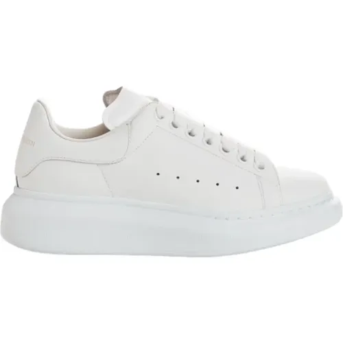 Iconic Lace-Up Oversized Sneakers , female, Sizes: 5 UK, 4 1/2 UK, 6 1/2 UK, 3 UK, 4 UK, 6 UK, 2 UK, 3 1/2 UK, 5 1/2 UK - alexander mcqueen - Modalova