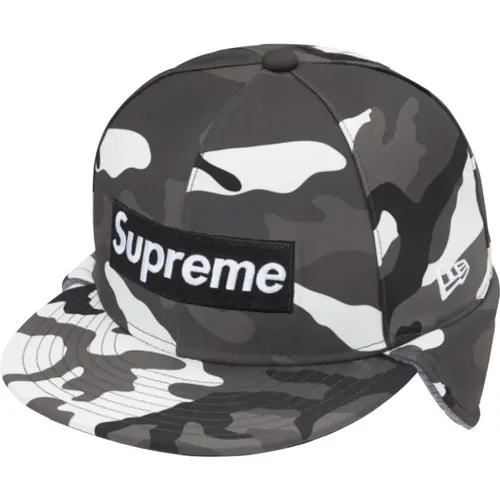 Limited Edition Windstopper Earflap Box Logo Snow Camo , male, Sizes: ONE SIZE - Supreme - Modalova