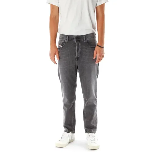 Slim Fit Midwaist Tapered Jeans , Herren, Größe: W31 L30 - Diesel - Modalova