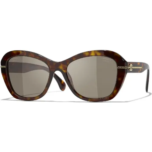 Stylish Sunglasses in Havana and Grey , female, Sizes: 55 MM - Chanel - Modalova