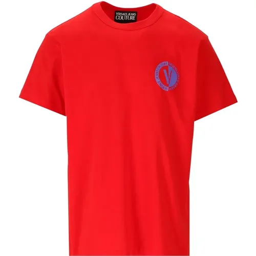 Luxuriöses V-Emblem Rotes T-Shirt für Männer , Herren, Größe: M - Versace Jeans Couture - Modalova