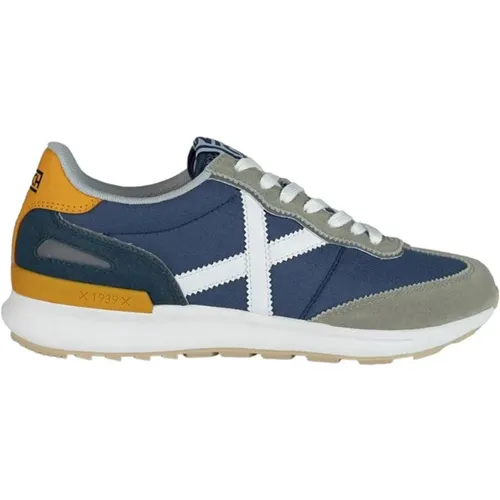 Retro Athletic Sneaker for Men , male, Sizes: 7 UK, 12 UK, 8 UK, 6 UK, 10 UK, 11 UK - Munich - Modalova