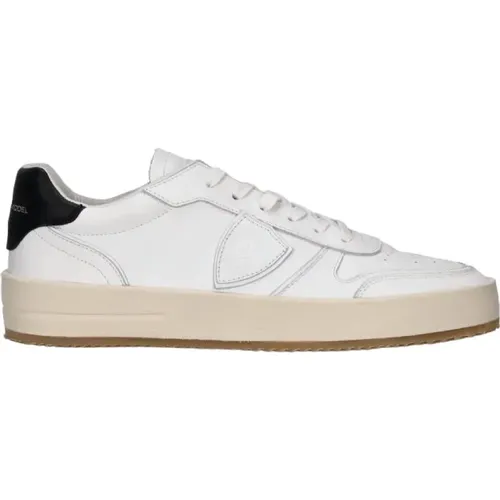 Sneakers with Perforated Tip and Logo , male, Sizes: 7 UK, 9 UK, 6 UK - Philippe Model - Modalova