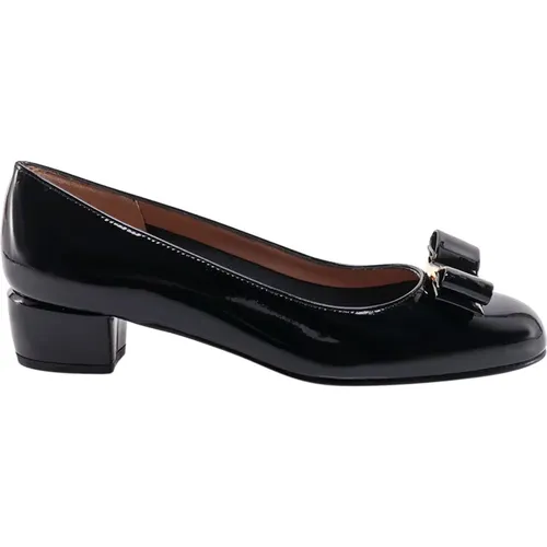 Pumps with Iconic Vara Bow , female, Sizes: 1 1/2 UK, 2 UK, 2 1/2 UK - Salvatore Ferragamo - Modalova