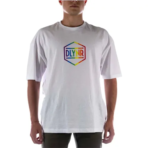 Regenbogen-Dlynr-Logo Über Weissem T-Shirt - Dolly Noire - Modalova