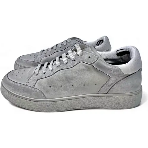 THE Answer Nubuk Sneaker dirty grey , male, Sizes: 9 UK - Officine Creative - Modalova