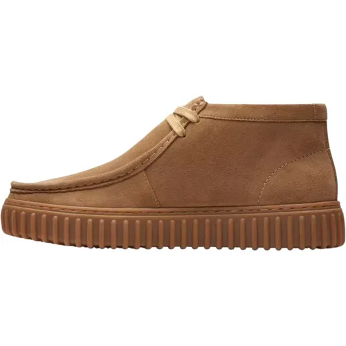 Dunkle Sand Wildleder Freizeit Sneakers , Herren, Größe: 46 EU - Clarks - Modalova