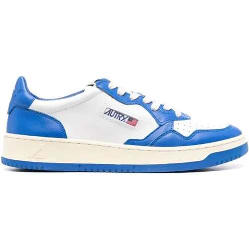 Klare blaue perforierte Low-Top Sneakers , Herren, Größe: 44 EU - Autry - Modalova