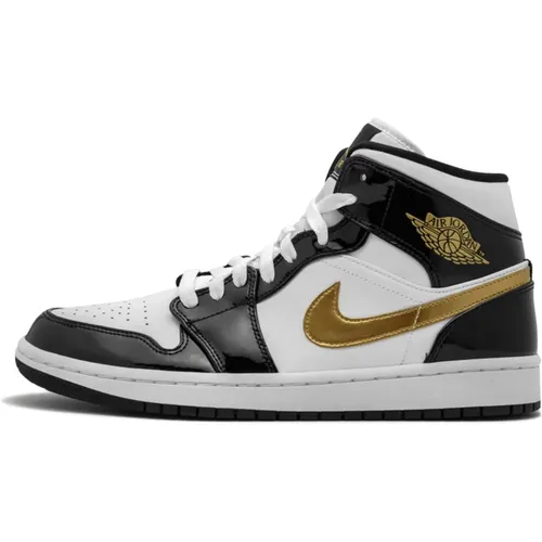 Gold Patent Leather Sneakers , male, Sizes: 8 UK, 11 1/2 UK, 7 UK, 13 1/2 UK, 9 UK, 12 UK, 8 1/2 UK, 14 1/2 UK, 10 UK, 6 1/2 UK, 13 UK, 6 UK, 10 1/2 U - Jordan - Modalova