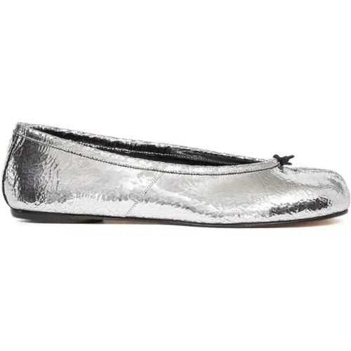 Silver Cracked Texture Tabi Toe Flat Shoes , female, Sizes: 5 UK, 3 UK - Maison Margiela - Modalova