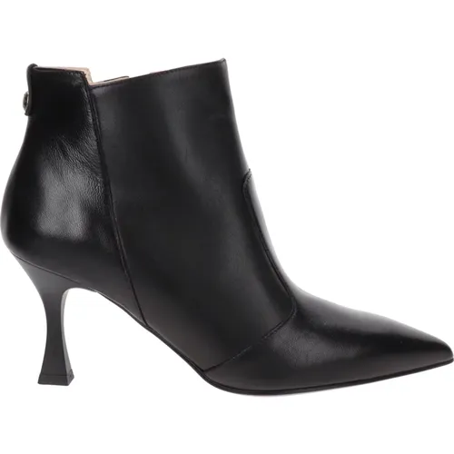 Leather Zip Closure Women Ankle Boots , female, Sizes: 3 UK, 7 UK - Nerogiardini - Modalova