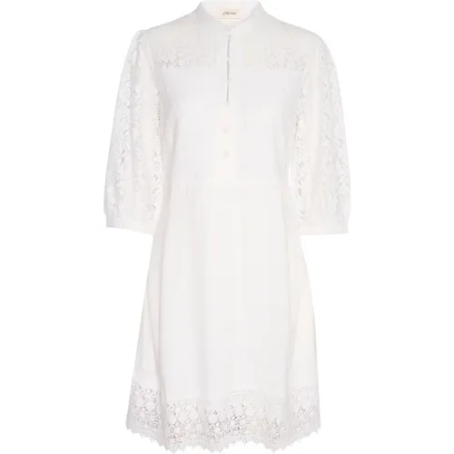 Elegantes Kleid mit Spitzen Details Snow - Cream - Modalova