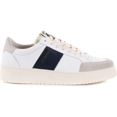 Classic Sneakers , male, Sizes: 6 UK, 10 UK, 7 UK, 8 UK, 9 UK - Saint Sneakers - Modalova