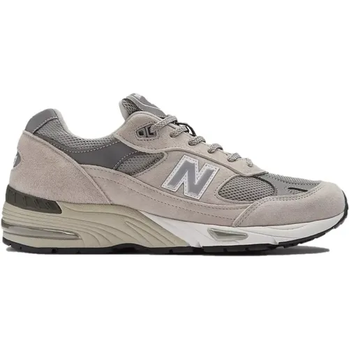 Classic Running Shoes Made in England , male, Sizes: 8 UK, 10 UK, 7 1/2 UK, 9 UK, 10 1/2 UK, 8 1/2 UK - New Balance - Modalova