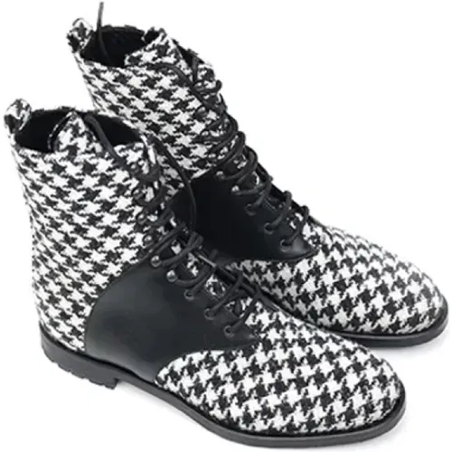 Pre-owned Leather boots , female, Sizes: 8 UK - Manolo Blahnik Pre-owned - Modalova