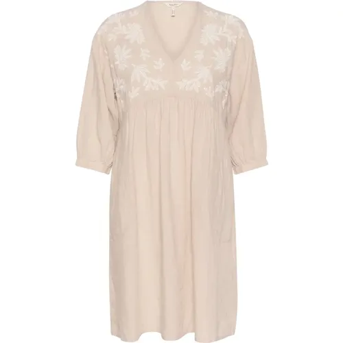 French Oak Embroidered Dress , female, Sizes: S, M, 2XL, L, XL, XS - Part Two - Modalova