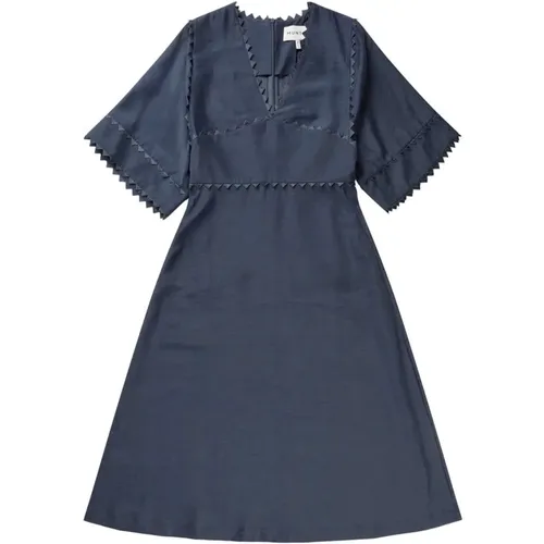 Stylish Zigzag Edged Dress , female, Sizes: L, M - Munthe - Modalova