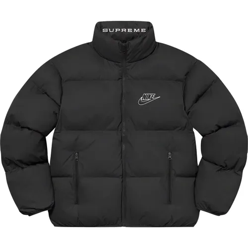 Limitierte Auflage Wendbare Puffy Jacke Schwarz - Nike - Modalova