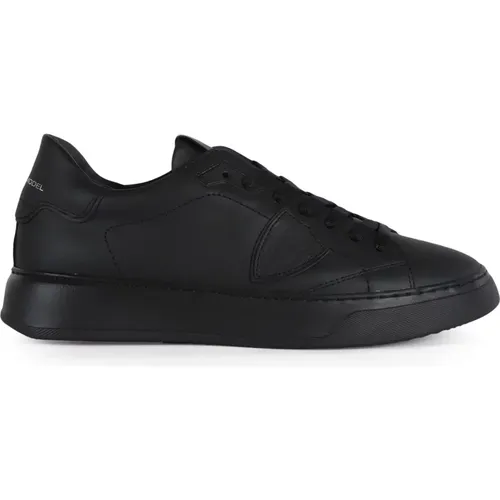 Leather Sneakers with Logo Patch , male, Sizes: 9 UK, 10 UK, 11 UK, 8 UK, 6 UK, 7 UK - Philippe Model - Modalova