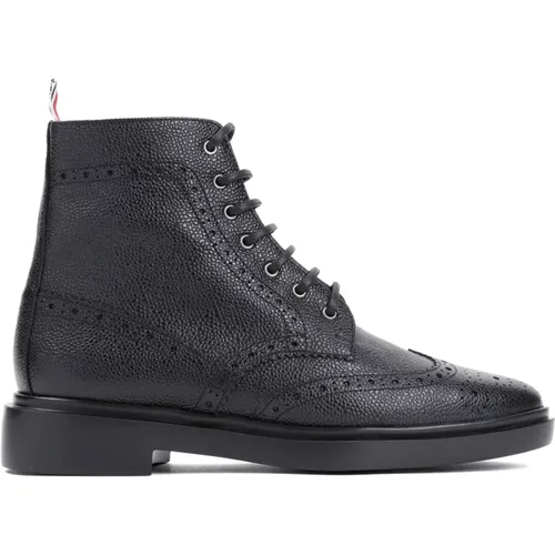 Schwarze Knöchel Wingtip Stiefel - Thom Browne - Modalova