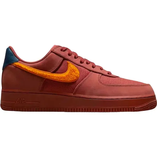 Limited Edition Low La Familia Sneakers , male, Sizes: 3 1/2 UK, 11 UK, 13 1/2 UK, 4 1/2 UK, 5 UK, 14 1/2 UK, 10 UK, 12 UK, 11 1/2 UK, 6 UK, 10 1/2 UK - Nike - Modalova