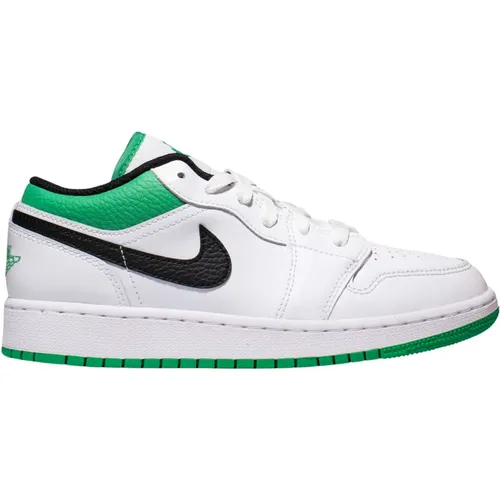 Lucky Green Low Top Sneaker , male, Sizes: 13 1/2 UK, 9 UK, 14 1/2 UK, 11 1/2 UK, 15 1/2 UK, 11 UK, 13 UK, 6 1/2 UK, 6 UK, 12 UK, 10 1/2 UK, 10 UK, 7 - Nike - Modalova