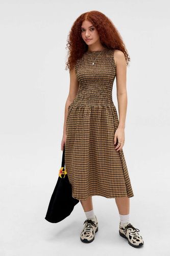 Drop Waist Shirred Dress - M at Urban Outfitters - Daisy Street - Modalova