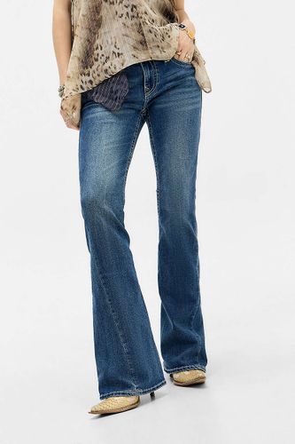 Joey Low Rise Flared Jeans - 28 at Urban Outfitters - True Religion - Modalova