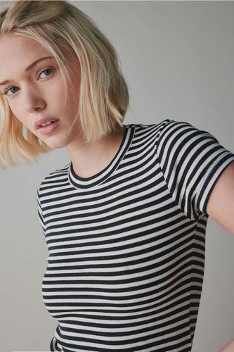 Too Perfect T-Shirt - XS at Urban Outfitters - BDG - Modalova