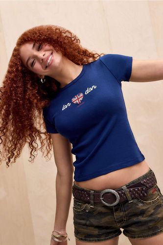 UO London Heart Appliqué T-Shirt - S at - Urban Outfitters - Modalova