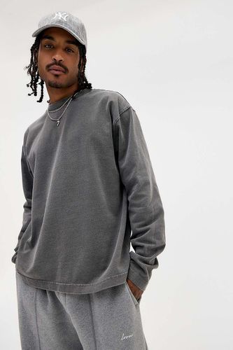Washed Long-Sleeve T-Shirt - XS at Urban Outfitters - Loom - Modalova