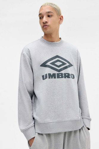 UO Exclusive Logo Crew Neck Sweatshirt - L at Urban Outfitters - Umbro - Modalova