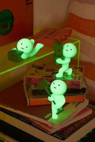 Smiski Moving Series Blind Box Figure ALL at Urban Outfitters - Smiski® - Modalova