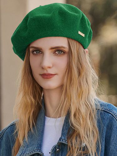 Casual Metal Decor Beret - Just Fashion Now - Modalova