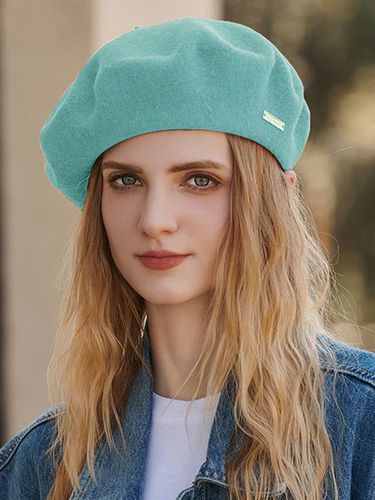 Casual Metal Decor Beret - Just Fashion Now - Modalova