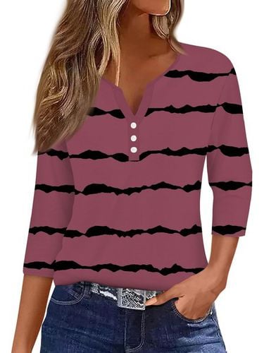 Notched Abstract Stripes Loose Casual T-Shirt - Just Fashion Now - Modalova