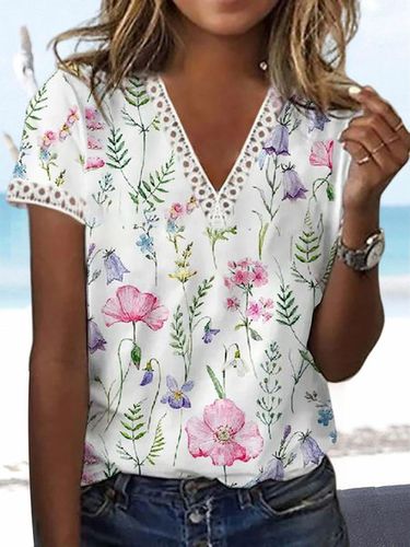 Floral V-Neck Lace Short Sleeve Top - Just Fashion Now - Modalova