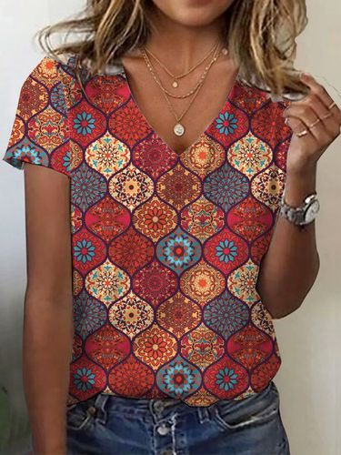 Ethnic Print Short Sleeve V-Neck T-shirt - Just Fashion Now - Modalova