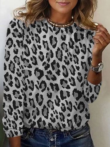 Leopard Print Long Sleeve Crew Neck T-shirt - Just Fashion Now - Modalova