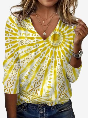 Geometric Print Long Sleeve V-Neck T-shirt - Just Fashion Now - Modalova