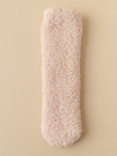 Pair Women Minimalist Solid Warmth Fuzzy Socks - Just Fashion Now - Modalova