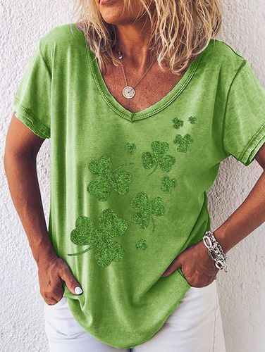 Women's St. Patricks Day Glitter Shamrocks V Neck T-Shirt - Just Fashion Now - Modalova